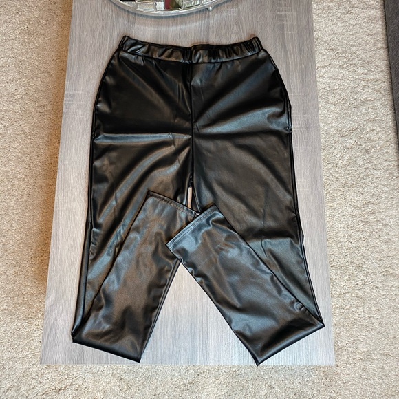 Faux leather leggings - Picture 6 of 7